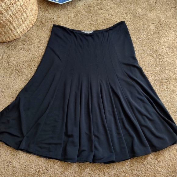 Ann Taylor Black Pleated Swing Skirt Sz. 0 - Picture 1 of 4